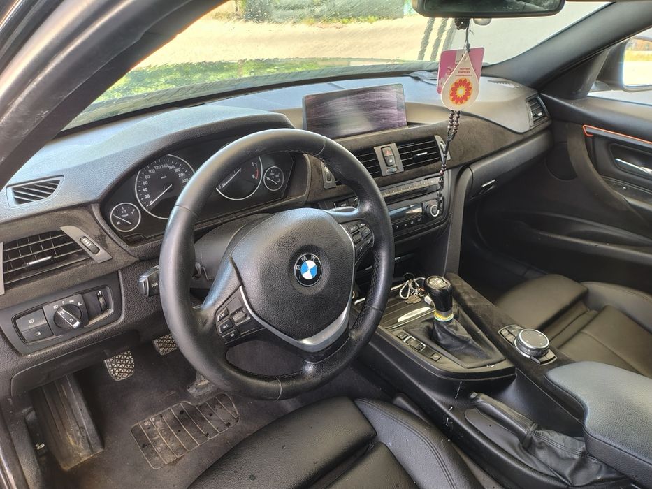 Vând BMW seria 3 f 30 f 31 anul  2015 diesel 318