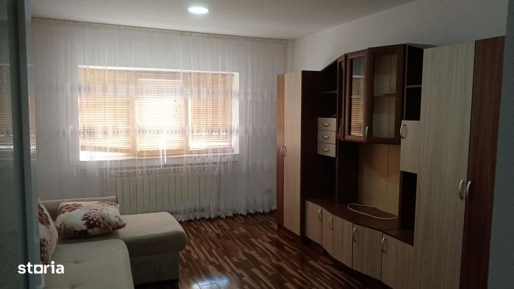 Inchiriez apartament