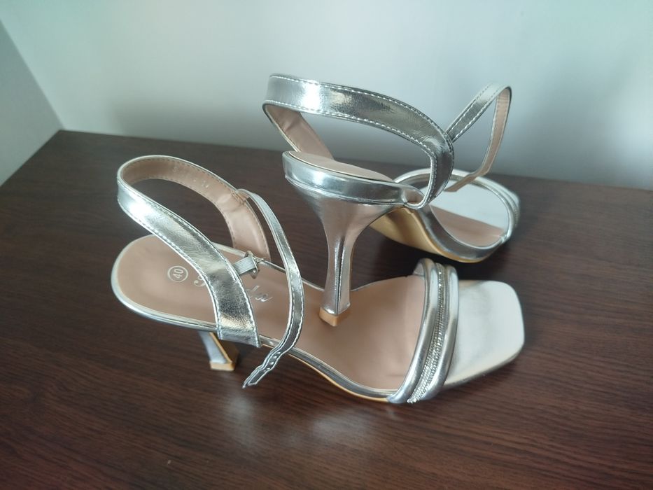 Sandale argintii