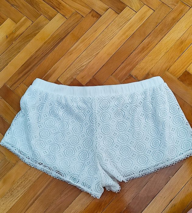 Pantaloni scurți pentru plajă