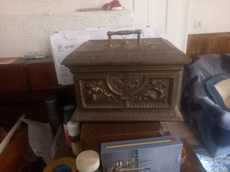 Vind obiecte vechi de  calitate superioara