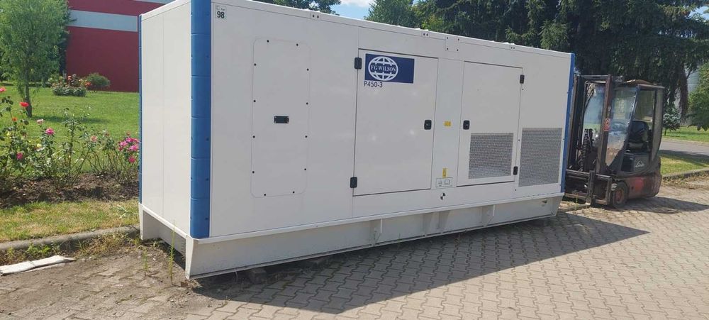Generator industrial Perkins 550 kva 440 kw fabricat de Caterpillar, STOC