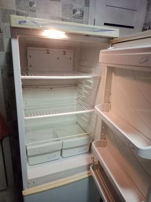 Холодильник белый