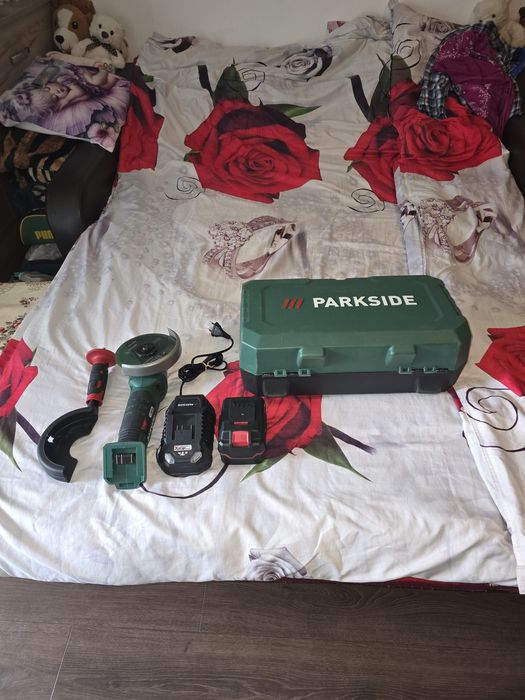 Flex Parkside cu acumulator.