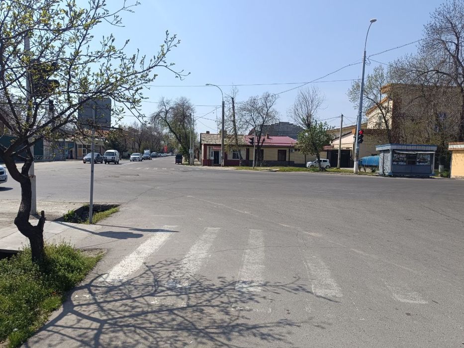 Угловой участок Ул 8 Марта Саракулька ЖК Гринвич вдол дороги Зелёный б