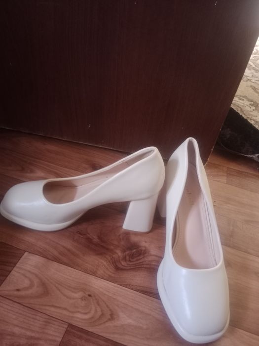 продам женский туфли