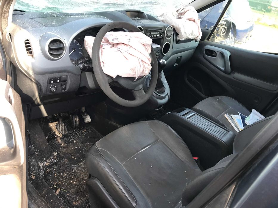 Dezmembrez /Piese Peugeot Partner Tepee 2012 1.6 HDI 84 kW 7J9HL E5