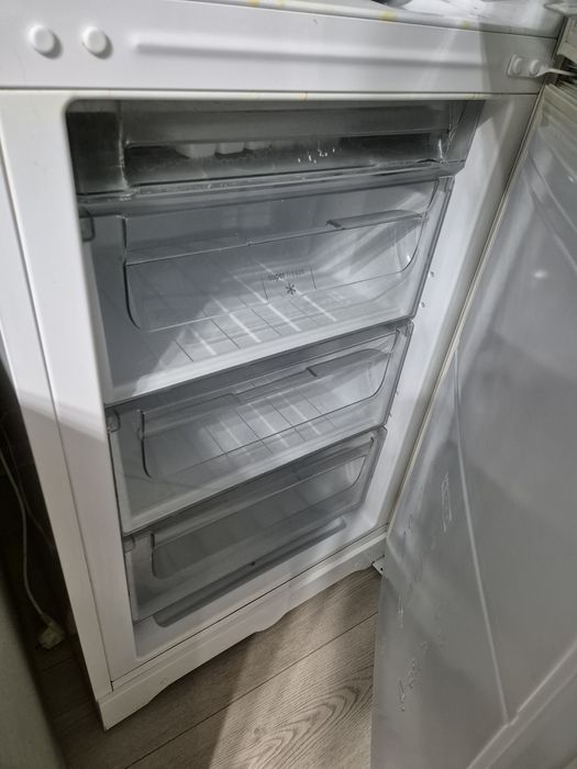 Холодильник б/у в хорошем состоянии