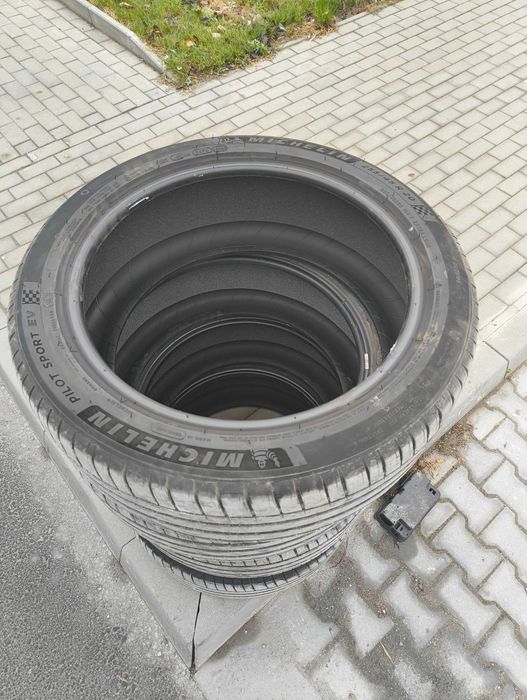 255/45/20 Michelin Pilot Sport EV