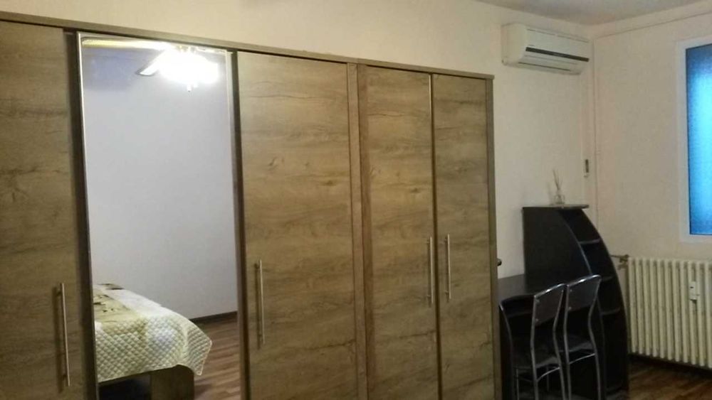 Proprietar , De VANZARE Garsoniera la Metrou TITAN , MOBILATA la CHEIE — fotografia 3