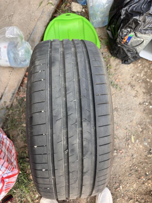 Продам резину 235/45/18