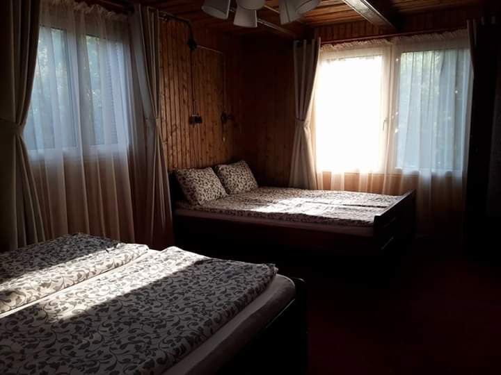 Închiriez cabana cu i ciubăr inclus in preț!!!Revelion Rezervat!