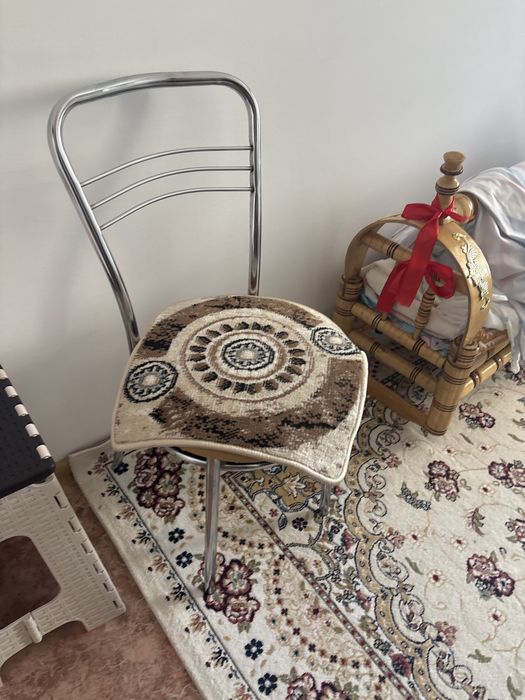 Продаются кухонный Стол и стулья