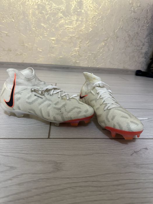 Nike Mercurial Superfly 8 Elite.