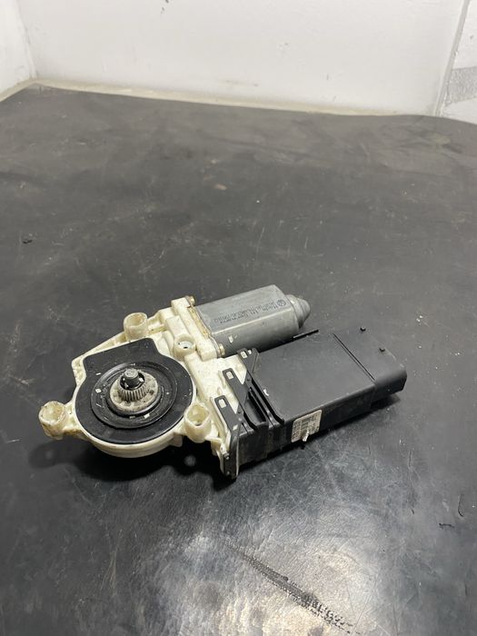 Motoras macara stanga fata Volkswagen Golf 4 Modul bora 1997-2005