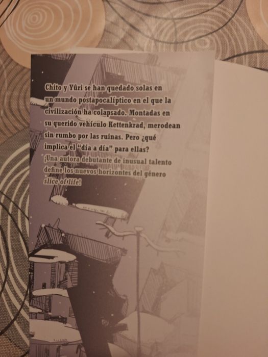 Японска манга "Girl's last tour", испански език.