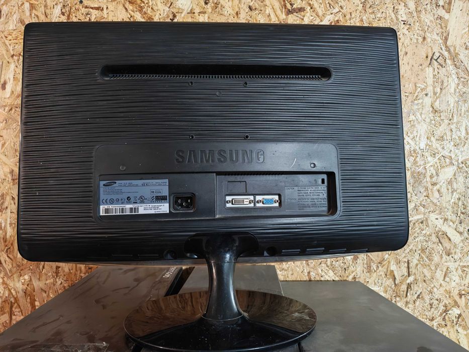 Монитор Samsung 23 дюйма