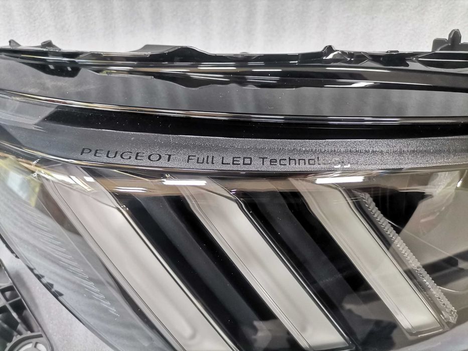 Нов Оригинал Десен Фар Full LED Peugeot 208 2008