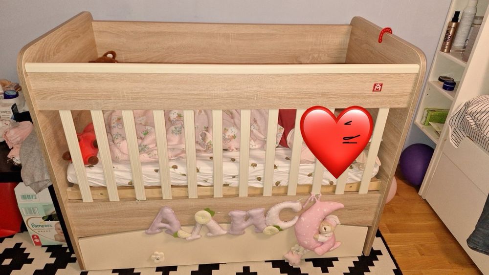 Детско легло с две нива и люлеещ се механизъм