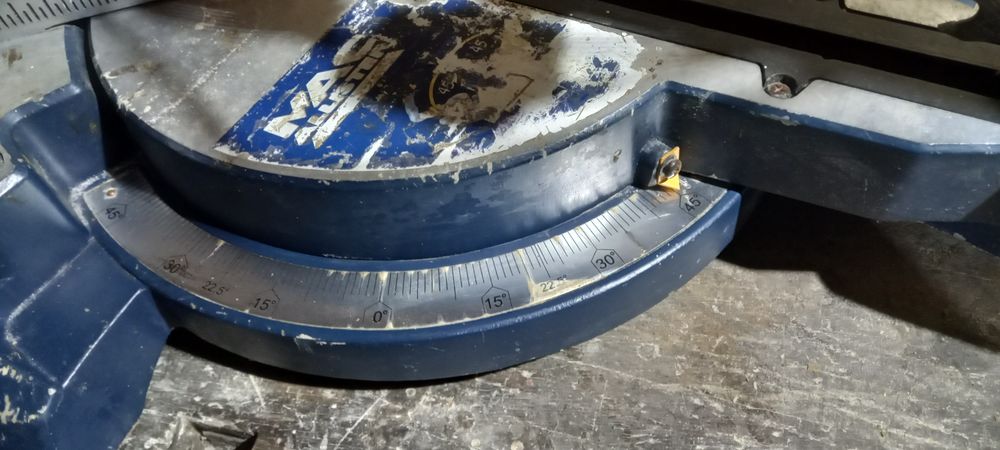 Vand circular unghiular basculant radial