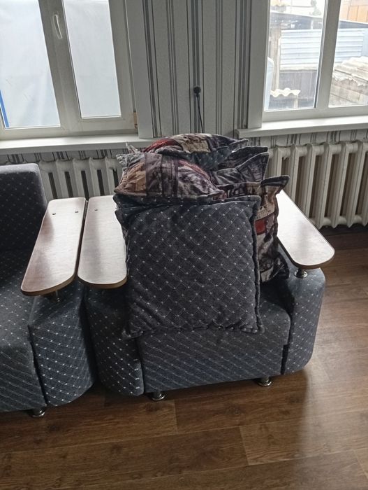 Продам диван угловой в хорошем состоянии!