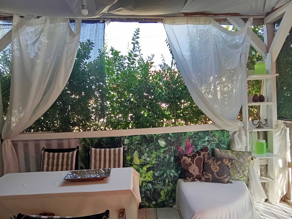 Продава каравана в Кариани, на 100 м. от брега- 8000 евро