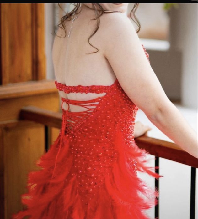 Rochie rosie cu pietre si perle rosii