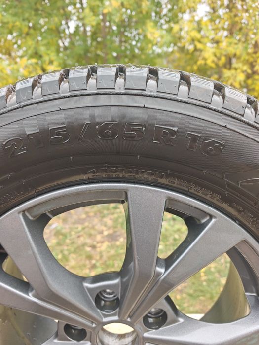 Комплект колёс с дисками 215/65 R16