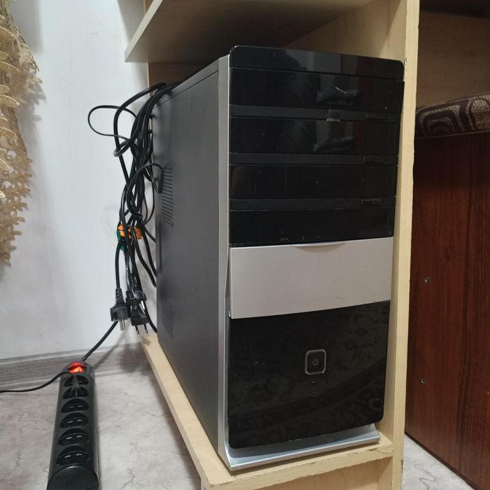 Старый компьютер 2015 года