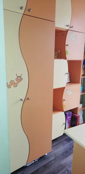 детска стая с легла и бюро