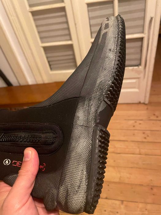 Echipament complet Scuba Diving
* Costum + Ghete + Manusi