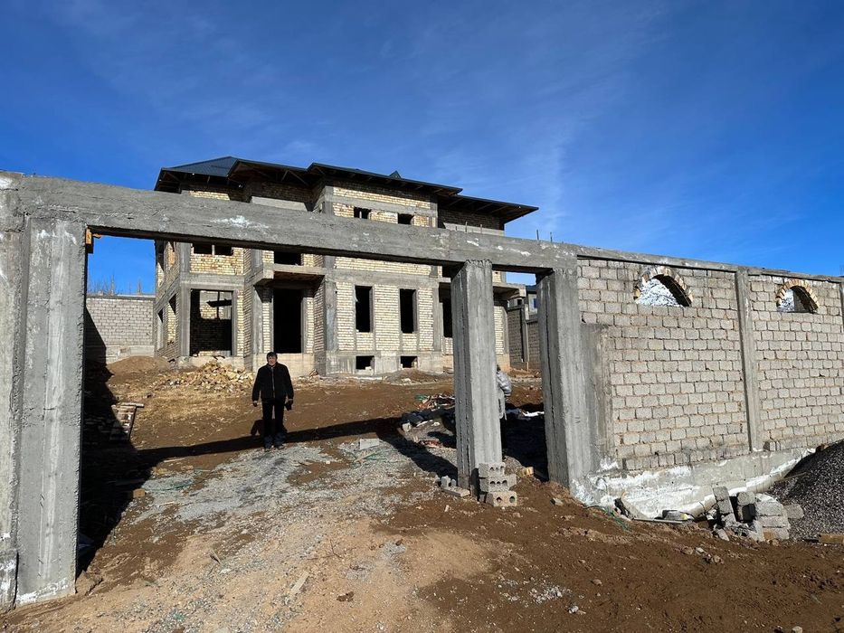 Продается 2 этажная дача на Акташе Бустонликский район