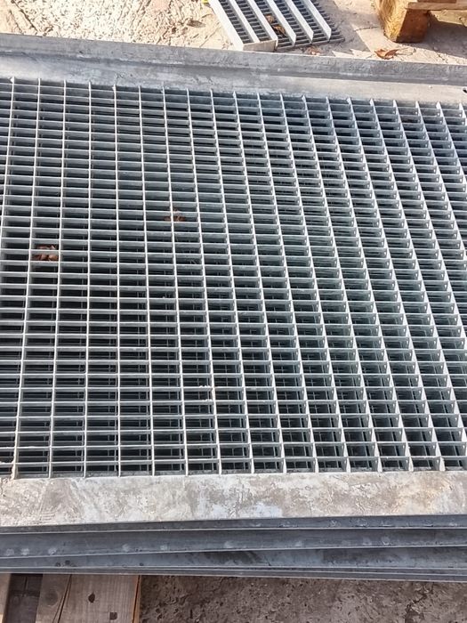 Vând gretare zincate sau trepte zincate