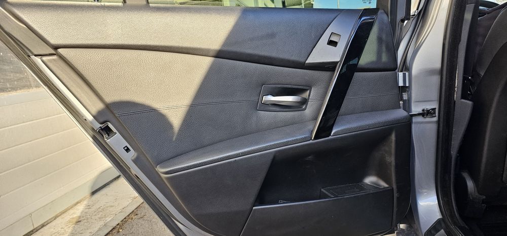 Салон за BMW E61. Черни кожени кори E60 / E61