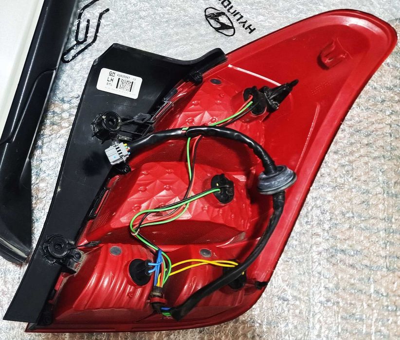 Комплект Chevrolet Tracker 1 орқа фаралар, оригинал MADE IN USA