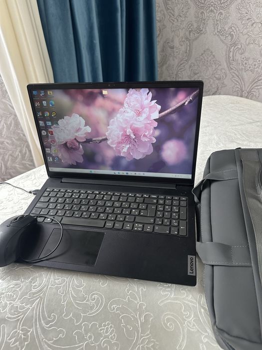 Продаю ноутбук Lenova