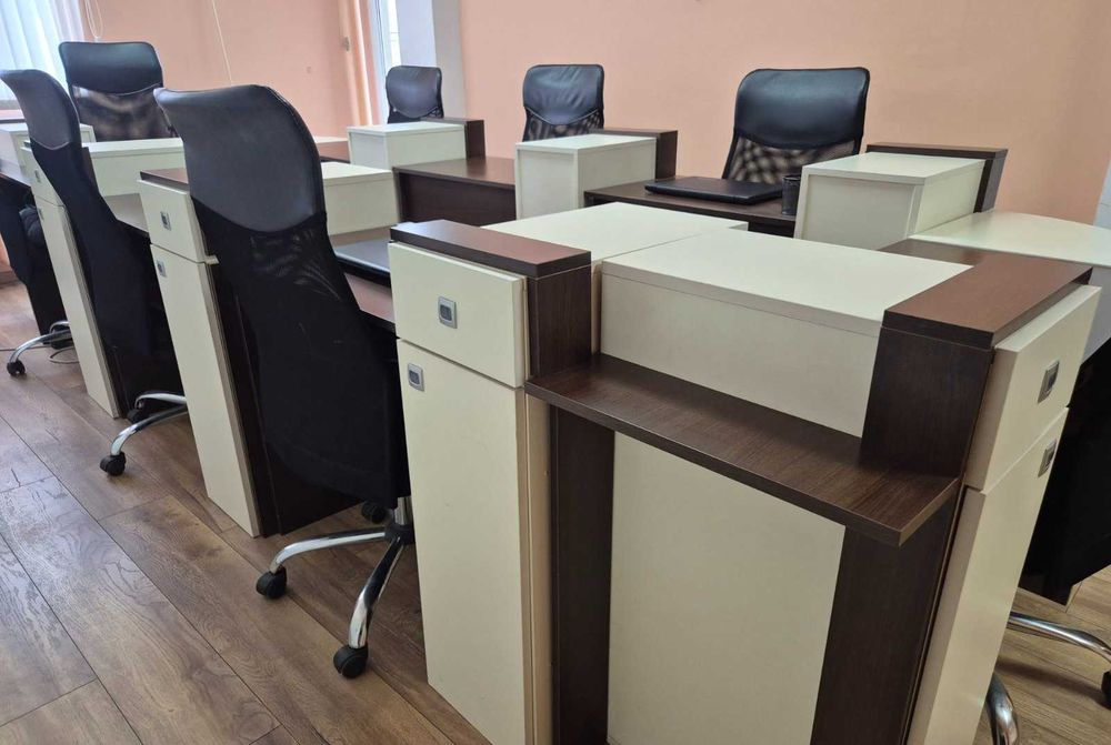 Запазени офис мебели и столове