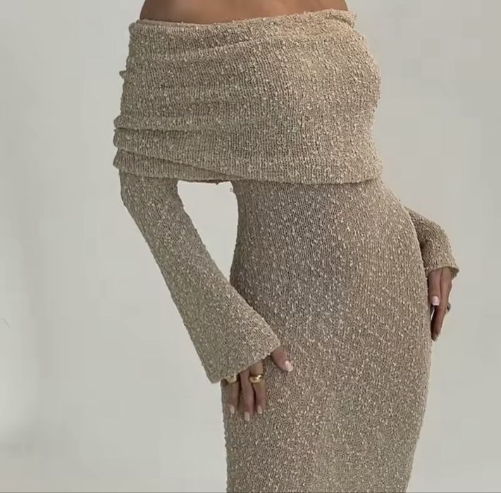 Дълга рокля с дълъг ръкав