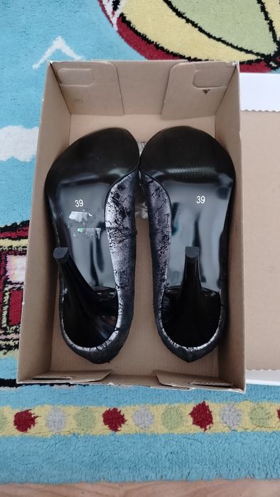 Pantofi evenimente. Culoare deosebită.