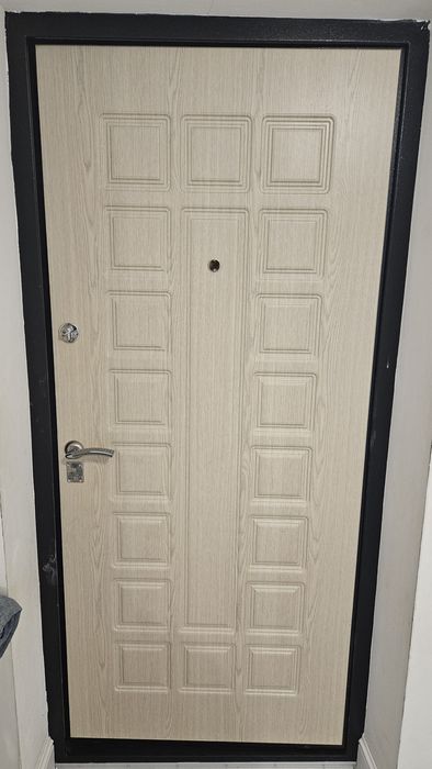 Продам железную дверь