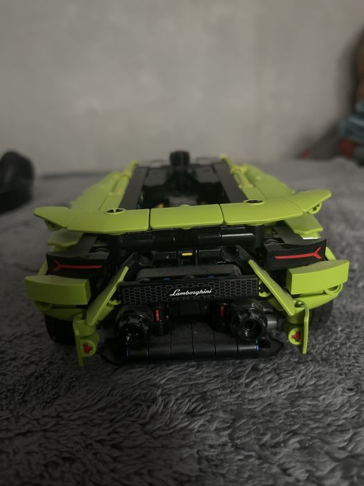 Lamborghini huracan lego 800+ piese cu manual de instructiuni