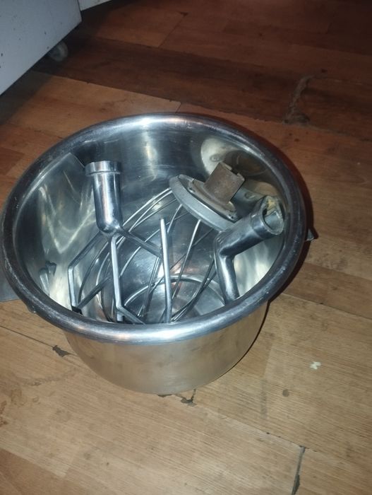 Продам хороший большой тестомес