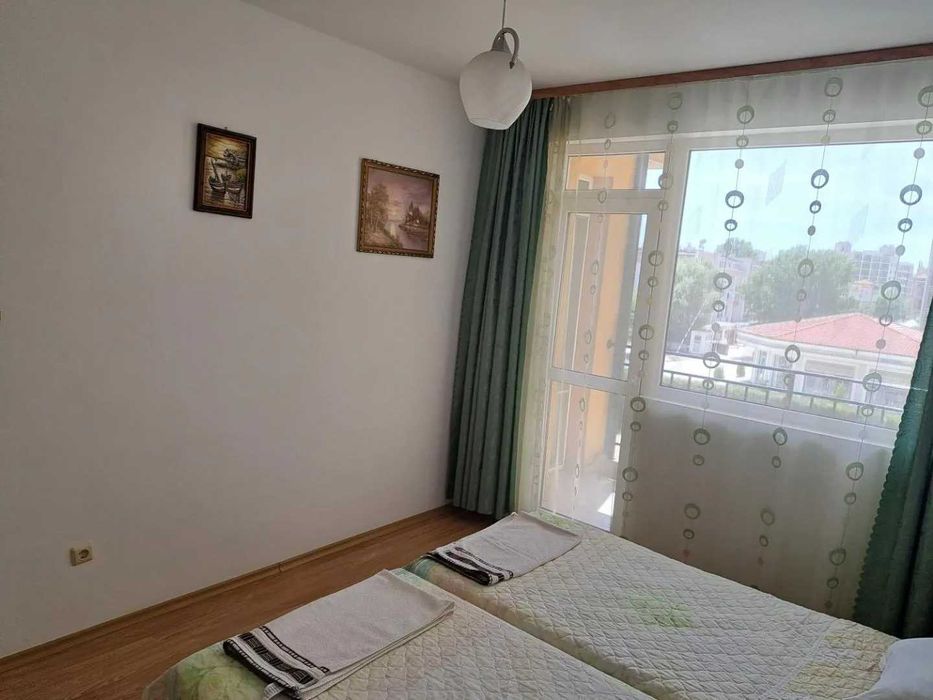 Дава се под наем Тристаен апартамент в Поморие - 90 кв.м за 498.27 € - Снимка #1