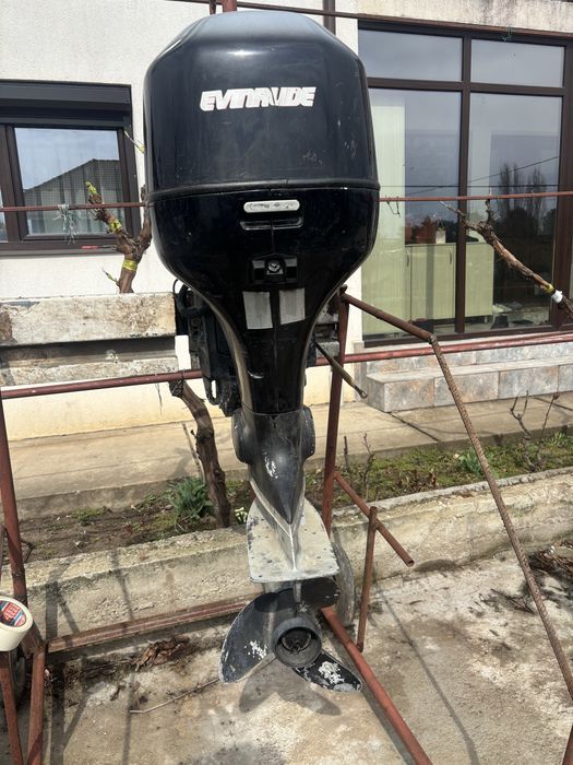 Motor barca Evinrude injectie combustibil si ulei fitch ram 2 timpi 90 cai putere