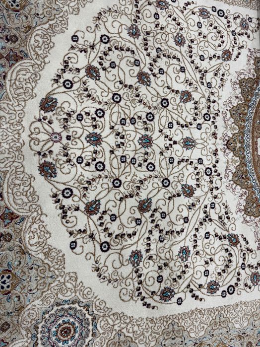 Продаю ковёр 2,5-4 .