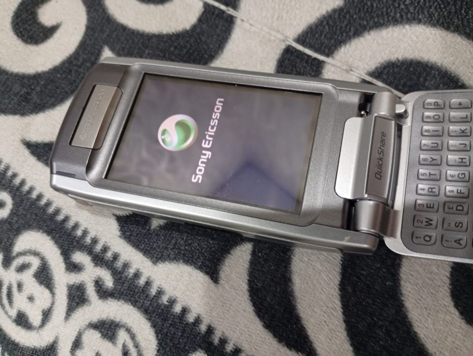 Продам телефон Сони ериксон Р910i