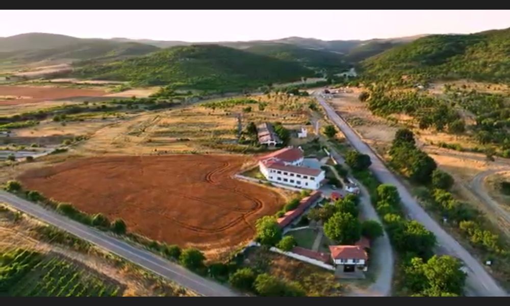 Продава се Хотел в с. Гюльовца, Област Бургас - 6842 кв.м за 391 €/кв.м - Снимка #3