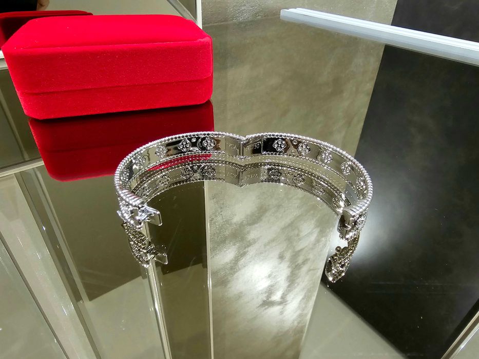 Van Cleef & Arpels VCA Silver and Diamond Perlée Clovers Дамска Гривна