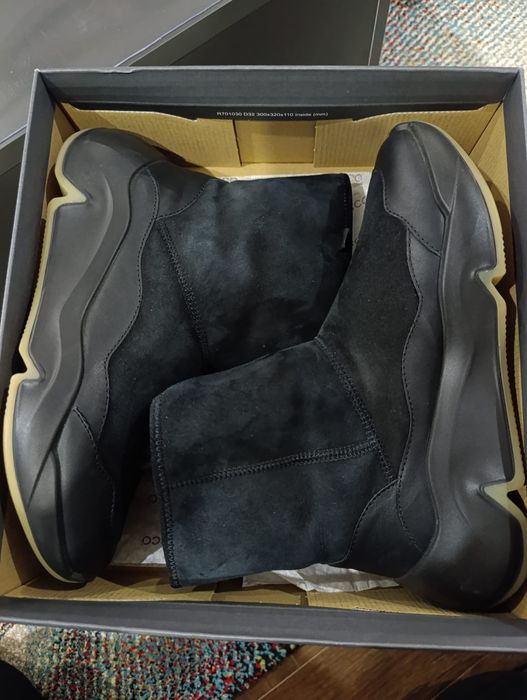 Vând ghete îmblănite  din piele nubuc,,ECCO"