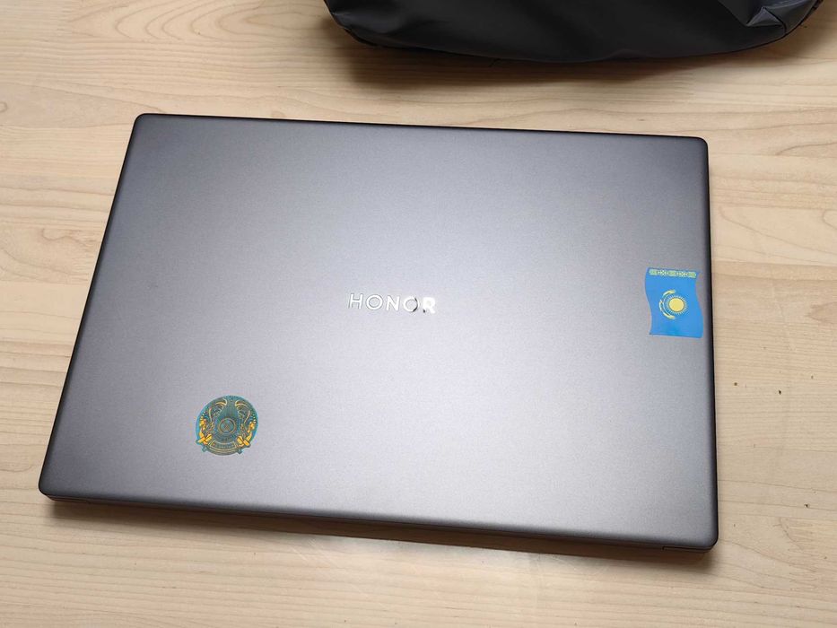 Honor Magicbook X16: Core i5-12450H, 16GB, 512SSD, 300nit